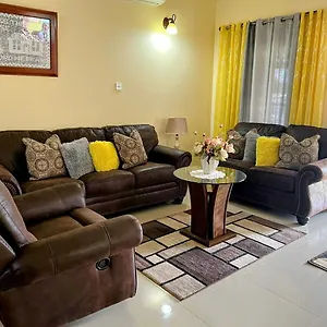 L&v Paradise Vacation With Pool And Gym , Florence Hall Jamaica